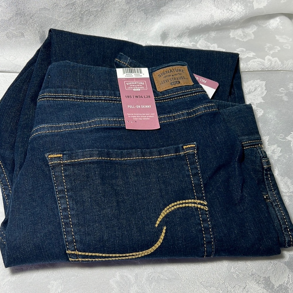 Levi Strauss Signature Pull-in Skinny Jeans
